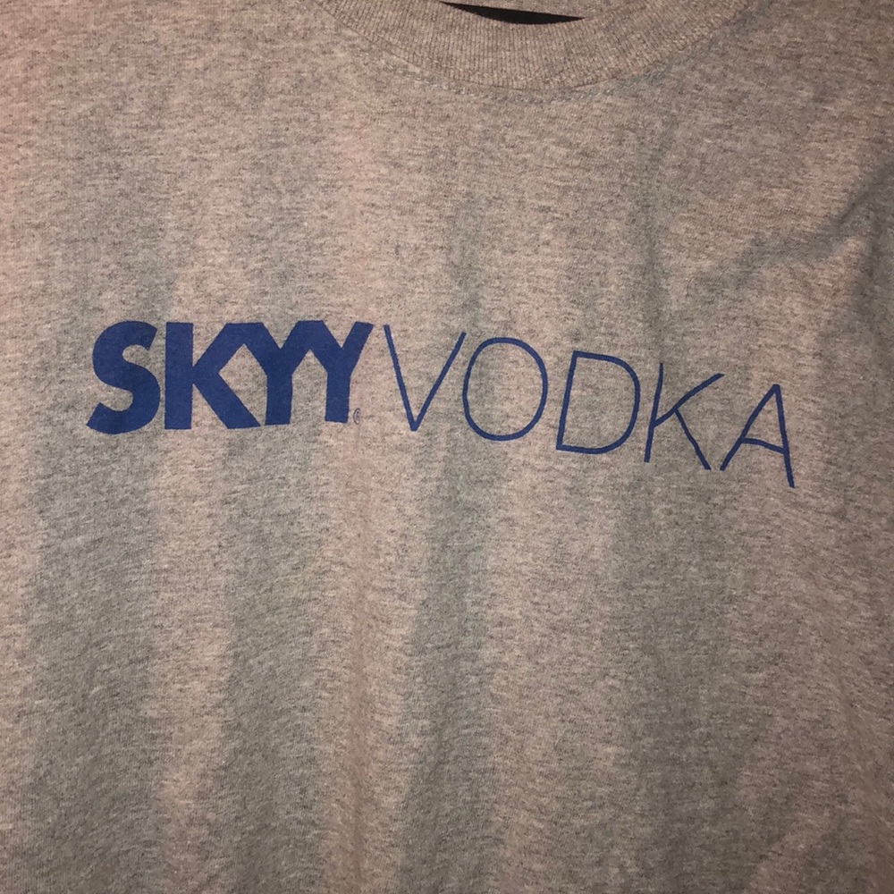 XL Skyy Vodka Light sweatshirt!